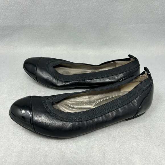 NATURALIZER WOMEN'S CHLOE BLACK LEATHER SHINY CAP TOE FLATS SHOES SIZE 5.5M - Picture 1 of 13